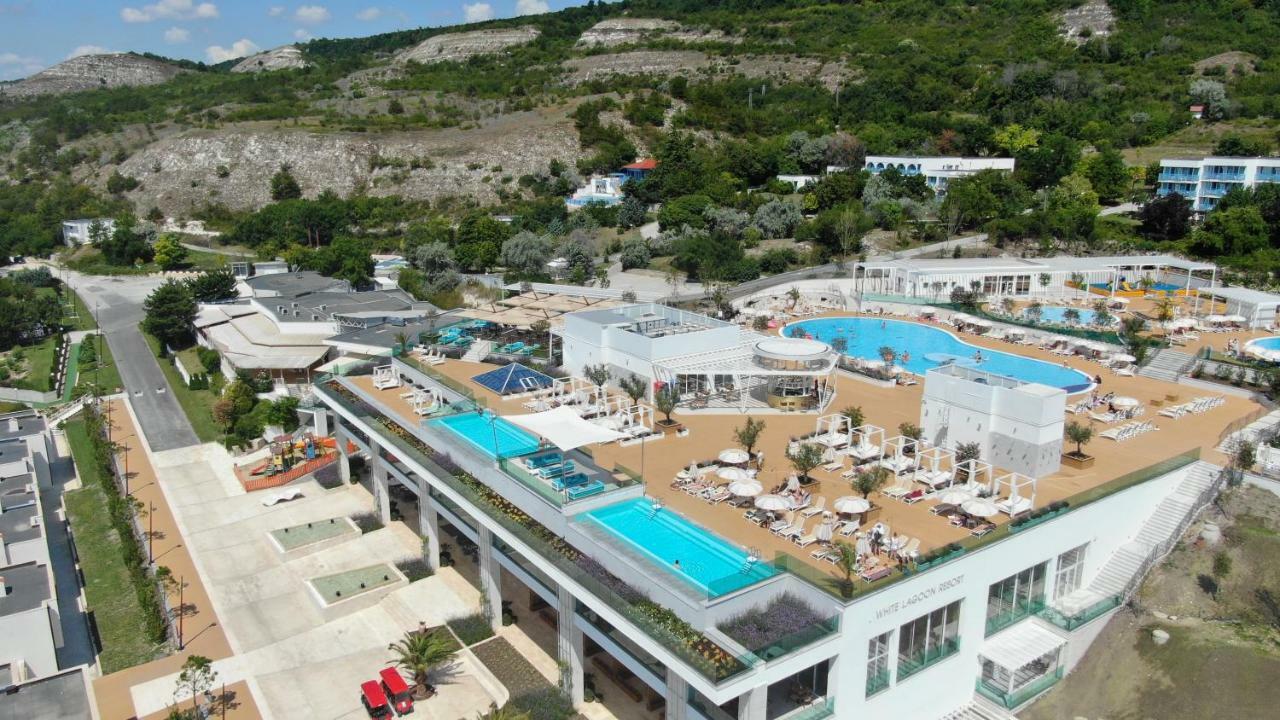 White Lagoon Resort Kavarna Bagian luar foto